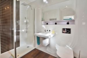 Ensuite- click for photo gallery